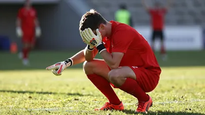 Torhüter Dennis Seimen feierte sein erstes Bundesligaspiel für den VfB Stuttgart mit einem 2:0-Auswärtssieg in Paderborn...