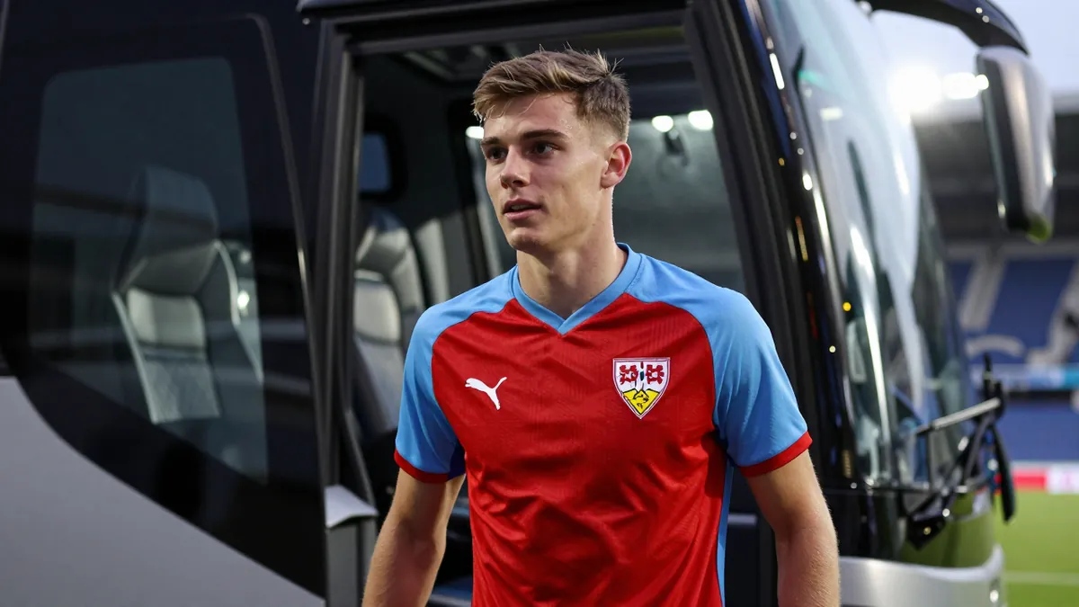 VfB Stuttgart: Dženan Pejčinović für 25 Mio. Euro eintrifft in Neckarstadion