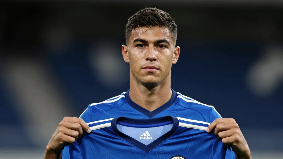 Der 21-jährige Mittelfeldspieler Chema Andres verlässt den VfB Stuttgart nach einer Saison und unterschreibt bei Brighton...